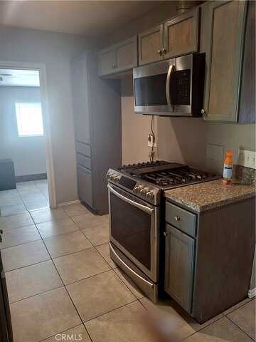 Keene, COMPTON, CA 90220