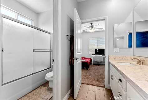 Farmington, HESPERIA, CA 92345