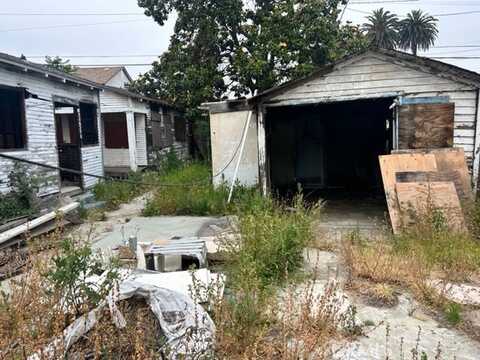51St, LOS ANGELES, CA 90011