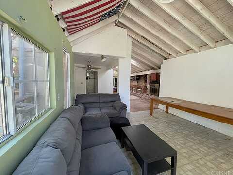 Golondrina, WOODLAND HILLS, CA 91364
