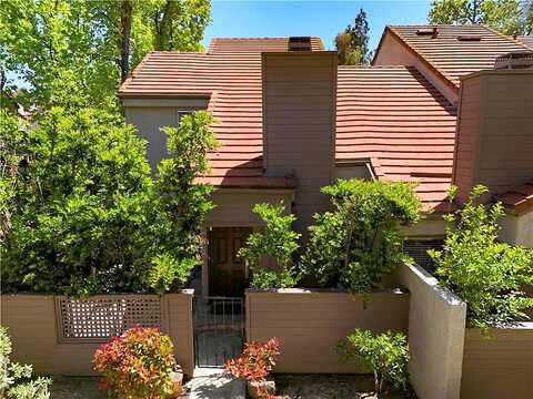 Via Colinas, WESTLAKE VILLAGE, CA 91362