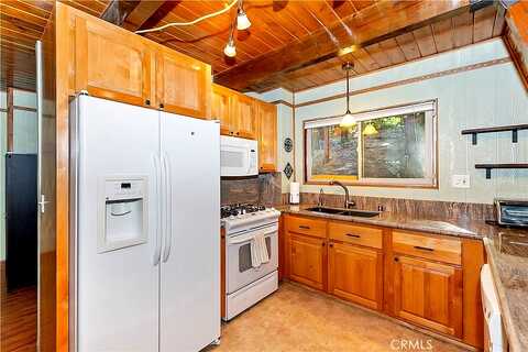 Lakeview, CRESTLINE, CA 92325