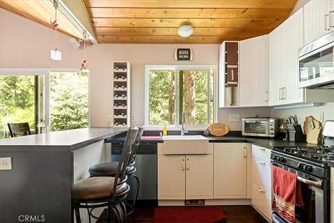 Lausanne, CRESTLINE, CA 92325