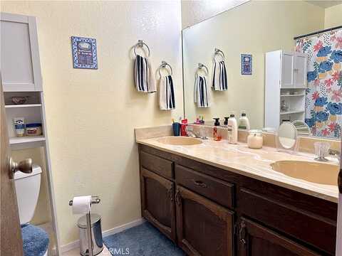 Vine, HESPERIA, CA 92345