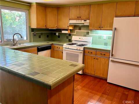 Owens, TUJUNGA, CA 91042