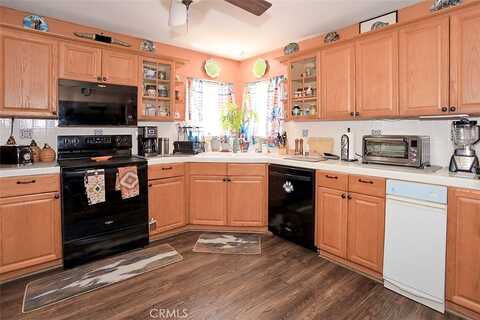 Vista, SUGARLOAF, CA 92386