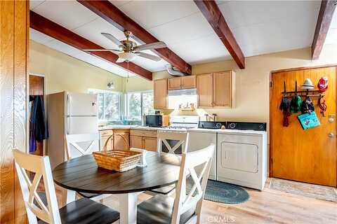 Chateau, CRESTLINE, CA 92325