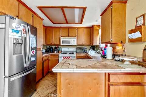 Linda Lee, YUCCA VALLEY, CA 92284