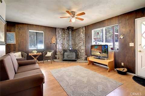 Holmes, SUGARLOAF, CA 92386