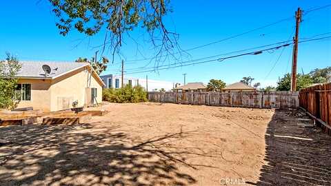 Lee, ADELANTO, CA 92301