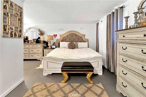 Iroquois, APPLE VALLEY, CA 92307