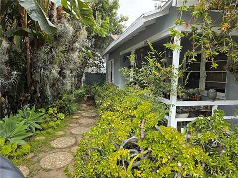 Tiara, VAN NUYS, CA 91401
