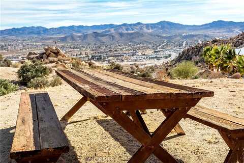 Farrelo, YUCCA VALLEY, CA 92284