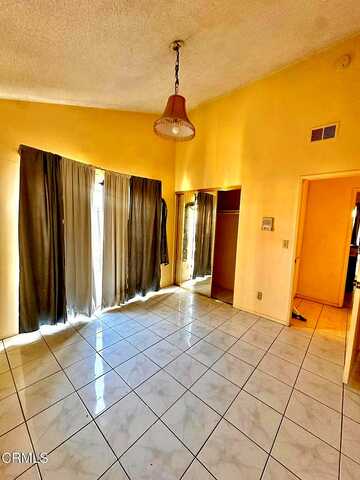 Strathern, NORTH HOLLYWOOD, CA 91605