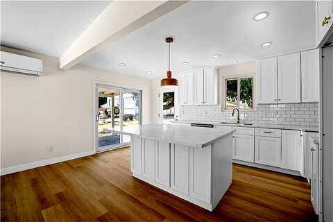 Linda Lee, YUCCA VALLEY, CA 92284