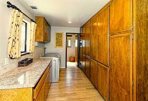 Otomian, APPLE VALLEY, CA 92307