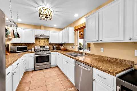Warren Vista, YUCCA VALLEY, CA 92284