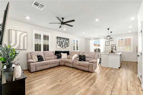 Plume, SAN JACINTO, CA 92583