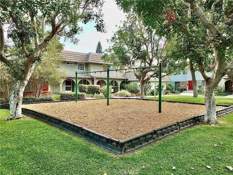 Larwin, CYPRESS, CA 90630