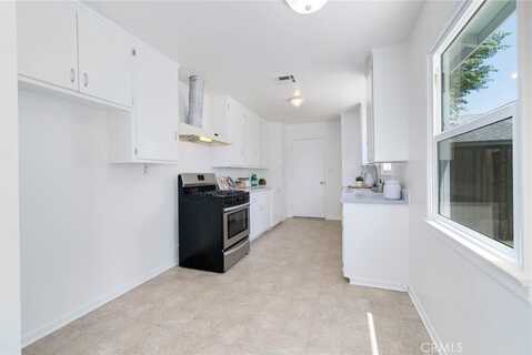 16Th, PALMDALE, CA 93550