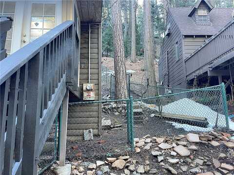 Community, LAKE ARROWHEAD, CA 92352