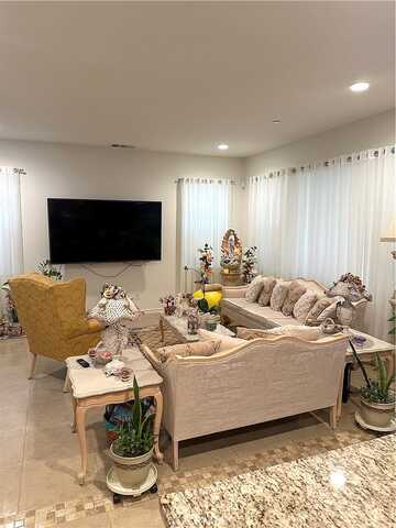 Holly, LONG BEACH, CA 90805