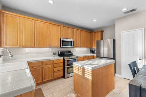 Alton, CASTAIC, CA 91384