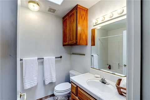 Delfino, BAKERSFIELD, CA 93304