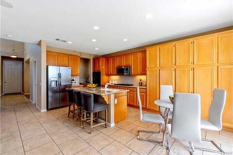Via Cresta, VALENCIA, CA 91354