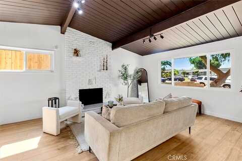 Benwick, LA PUENTE, CA 91744