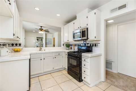 Riverside Drive, Sherman Oaks, CA 91423