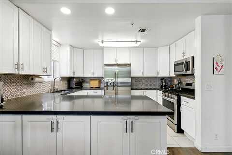 Moorpark Street, Studio City, CA 91602