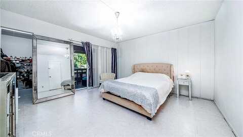 Via Sorrento, Burbank, CA 91504