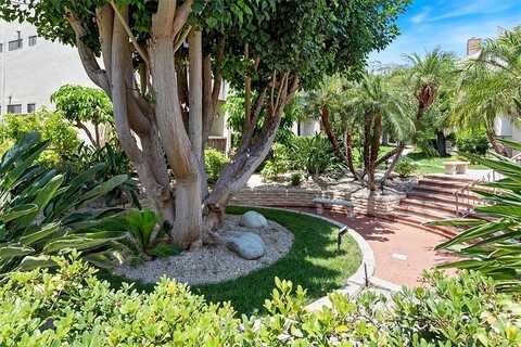 Yarmouth Avenue, Encino, CA 91316