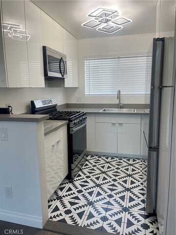 Canoga Avenue, Woodland Hills, CA 91367