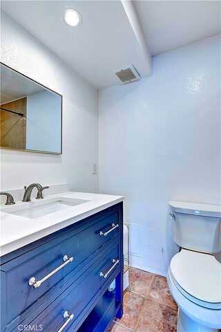 S Lyon Street, Santa Ana, CA 92701