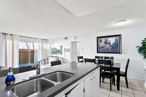 W Sunflower Avenue, Santa Ana, CA 92704