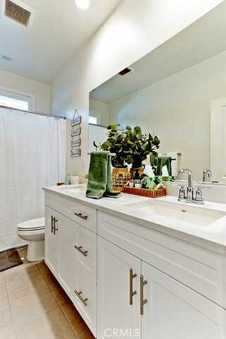 Jamie Lane, Fontana, CA 92336