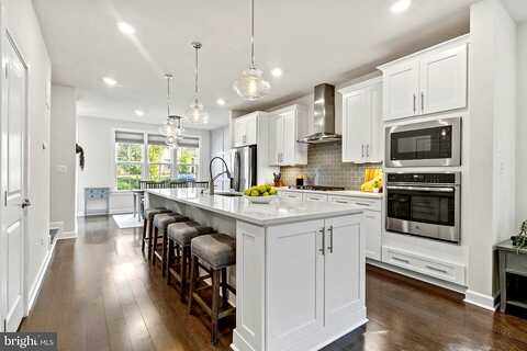 10Th, ARLINGTON, VA 22205