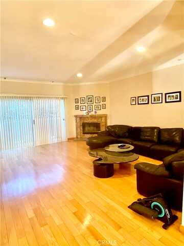 Dickens Street, Sherman Oaks, CA 91403