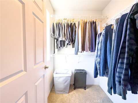 Pine, VAN NUYS, CA 91405