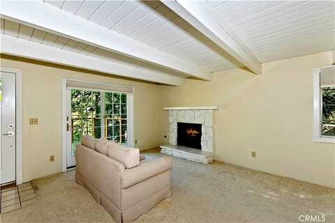 N Grass Valley Rd, Lake Arrowhead, CA 92352