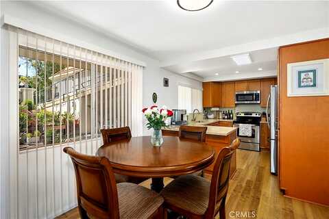 Paseo Del Lago E, Laguna Woods, CA 92637