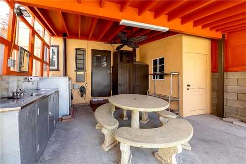 81St, LOS ANGELES, CA 90044