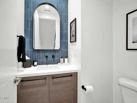 Hazeltine, VAN NUYS, CA 91401