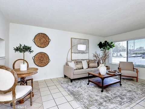 Mcfadden Avenue, Tustin, CA 92780