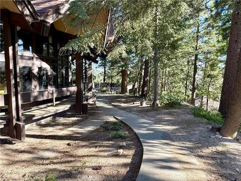 Sierra Vista Dr, Twin Peaks, CA 92391