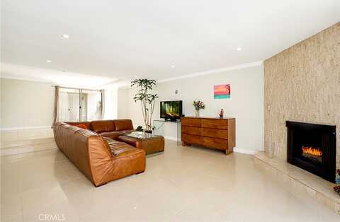 N Oakhurst Drive, Beverly Hills, CA 90210