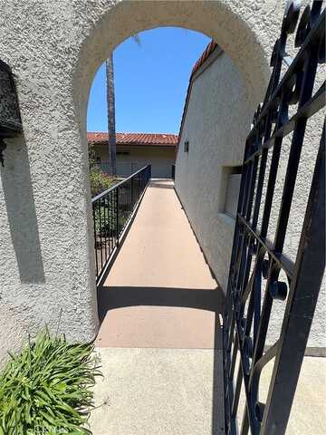 Paseo Del Lago W, Laguna Woods, CA 92637