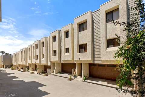 E 20Th Street, Signal Hill, CA 90755